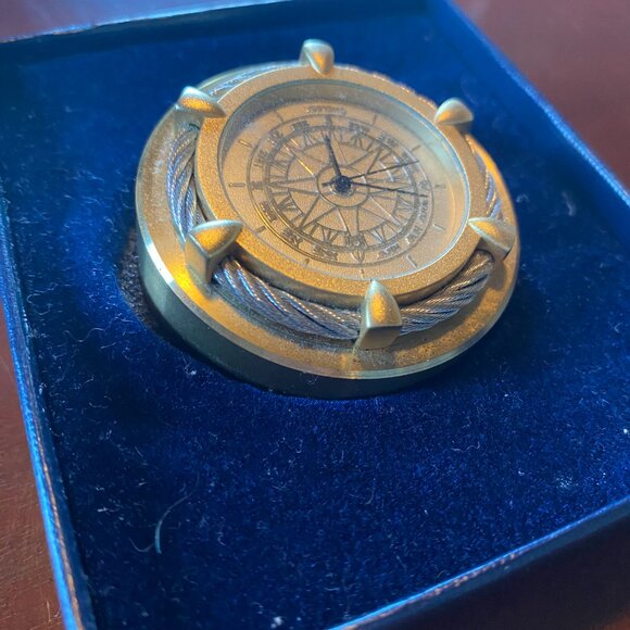 Cable Paperweight Clock - Picture 7 of 8